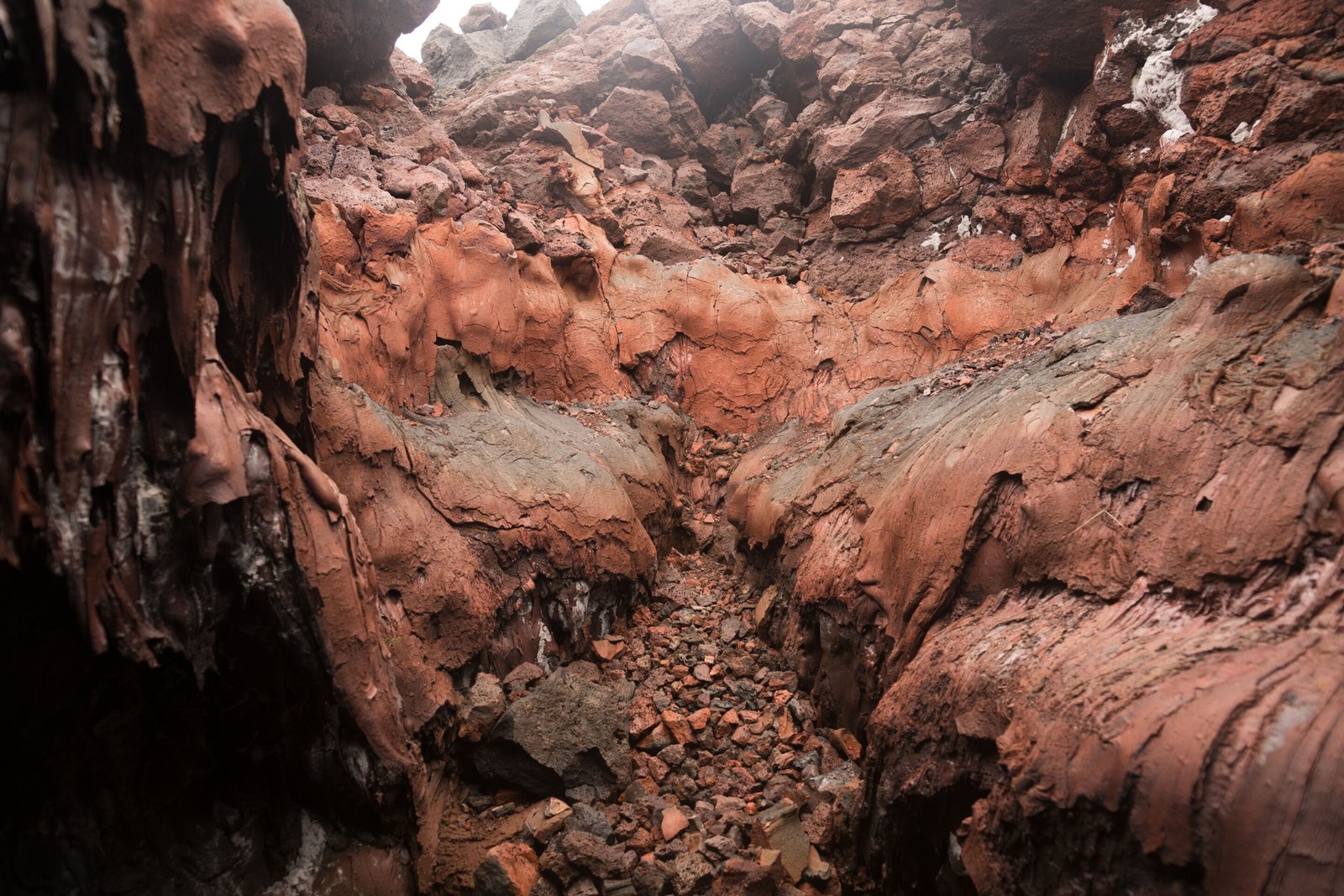 Physics-informed AI improves predictions of how critical minerals move through rock
