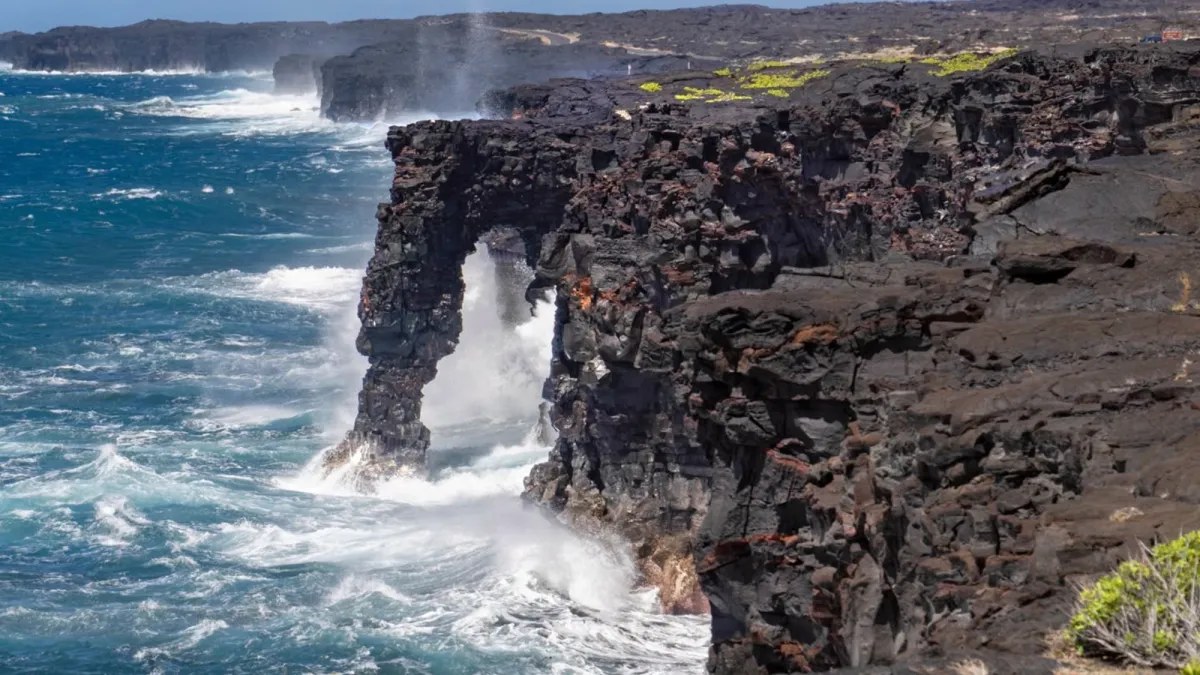 Hawaii’deki 550 yıllık Hōlei Deniz Arkası Okyanusa Çöktü
