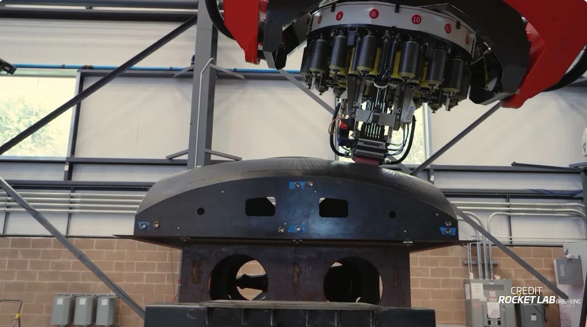 Karbon Elyaf Sorunları Rocket Lab'ı Neutron'un İlk Uçuşunu En Erken 2027'ye Ertelemeye Zorladı
