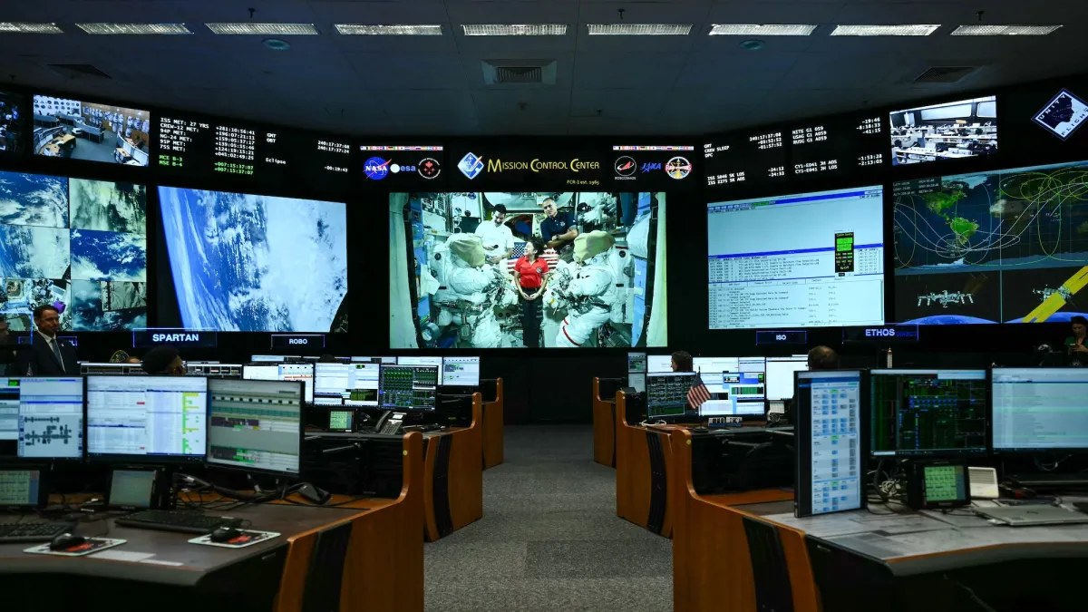 NASA Yeni Uçuş Direktörleri Sınıfı İçin Başvuru Açtı