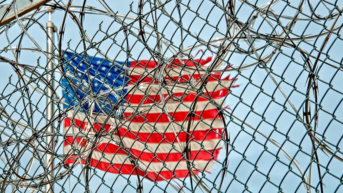 Önce Onlar, Sonra Biz: Amerika’nın Polis Devletinden Hapıs Devletine Dönüşümü – Yorum