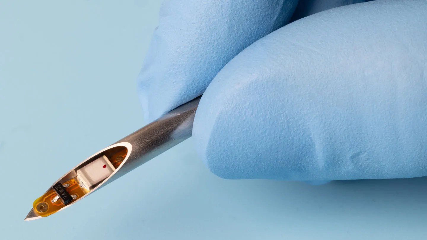 Minik Implantlar Birbirleriyle İletişim İçin Vücudun Kendisini Kullanıyor