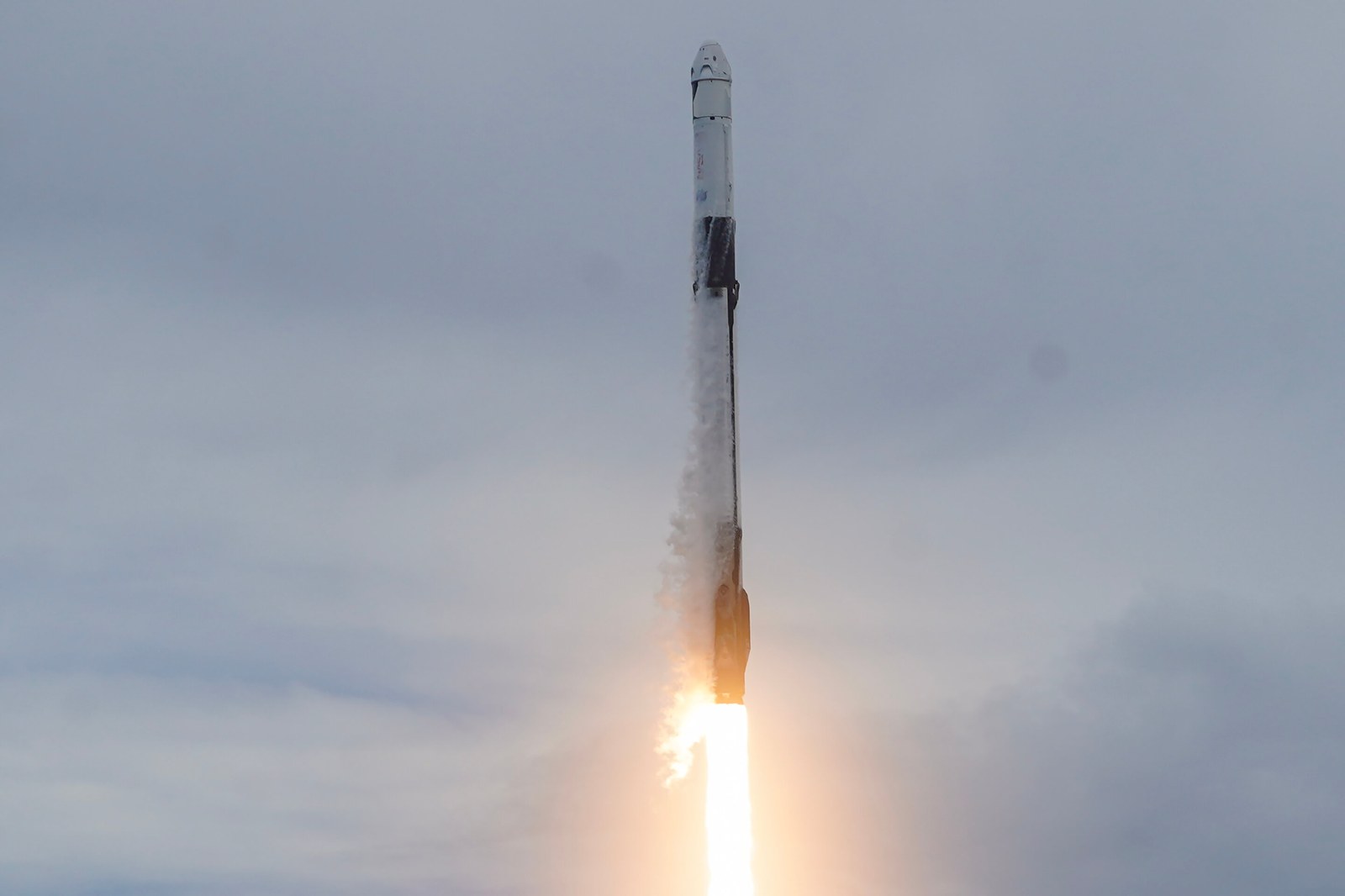 Dört astronot, ABD’nin şimdiye kadar gerçekleştirdiği en hızlı uzay uçuşuyla Uluslararası Uzay İstasyonu’na ulaştı