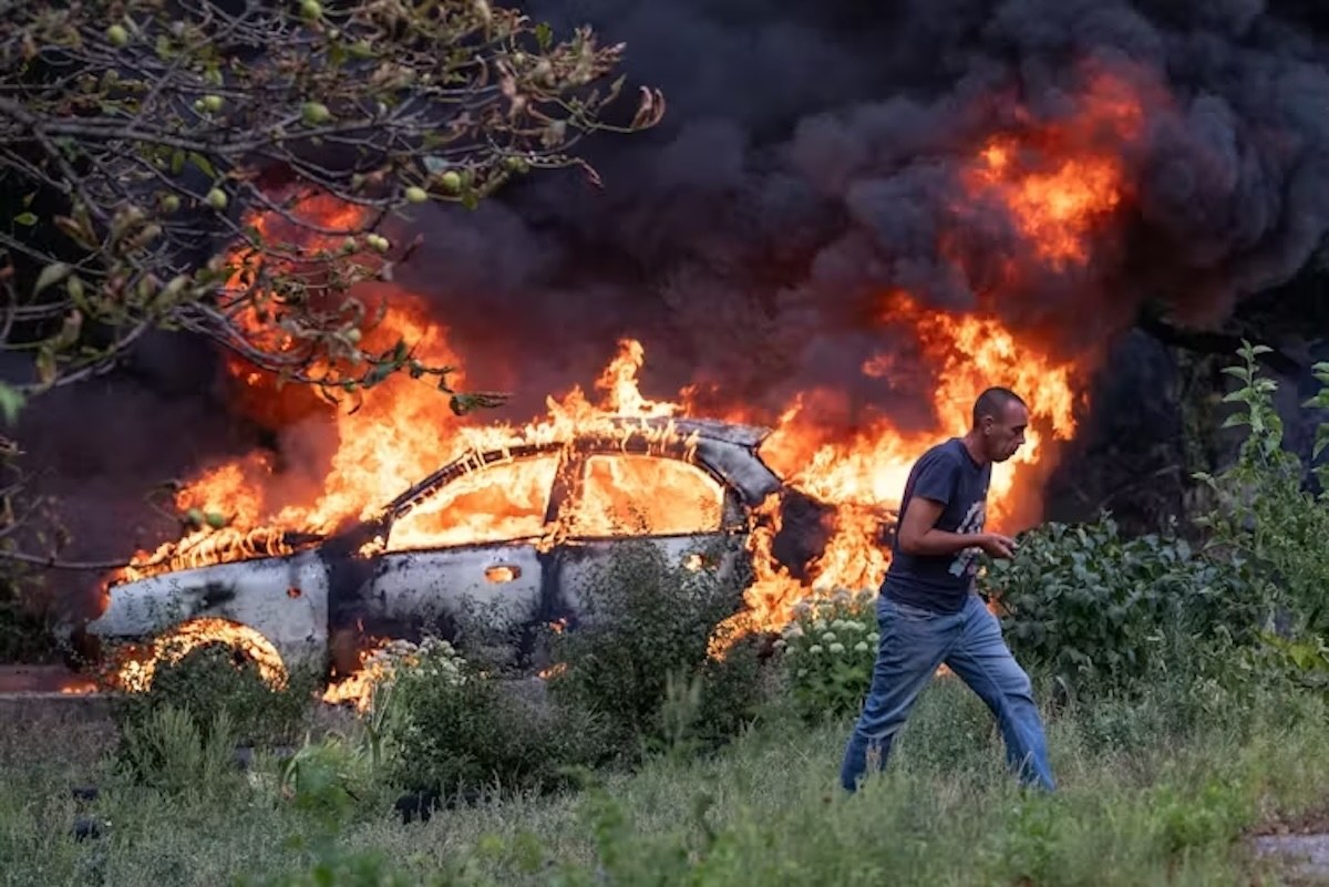 Rus ekibi Claude yapay zekayı kötüye kullanarak, Ukrayna savaş görüntülerinden beslenen otonom “kamikaze” drone’ı eğitti