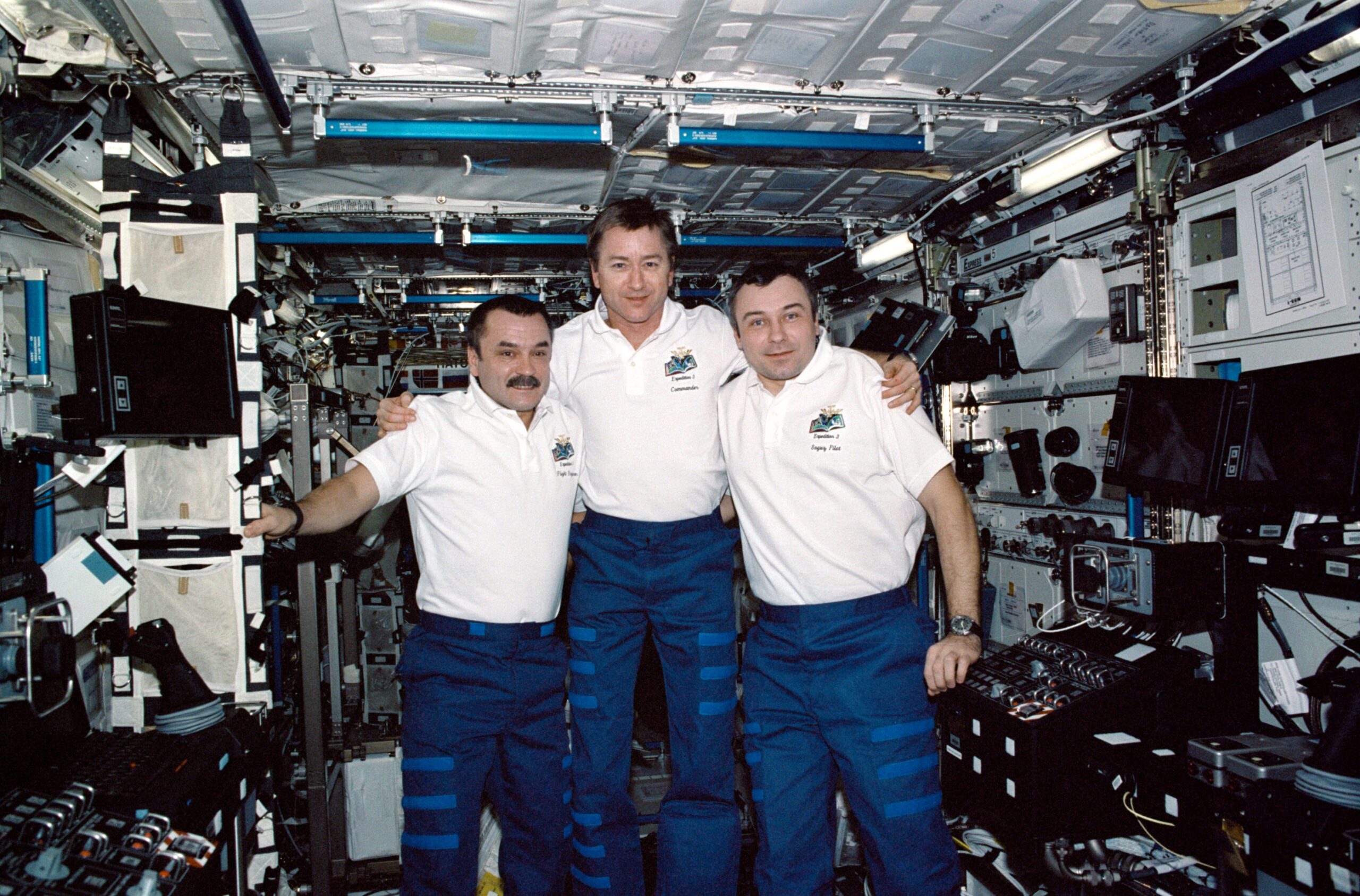 The Expedition Three crew poses for a portrait in the — 2001 Dönemi Bilim Tarihi Belgesi