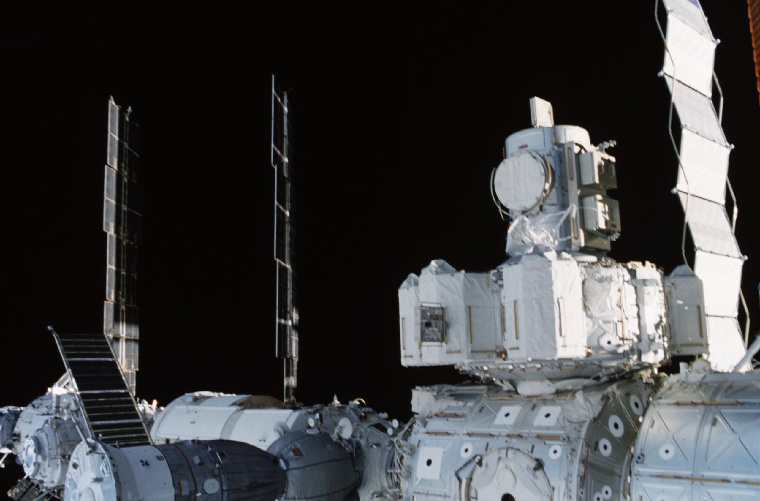 View of the nadir side of Destiny and Node 1 taken — 2002 Dönemi Bilim Tarihi Belgesi